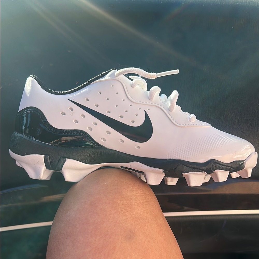 Nike Diamond Kids White and Black softball cleats